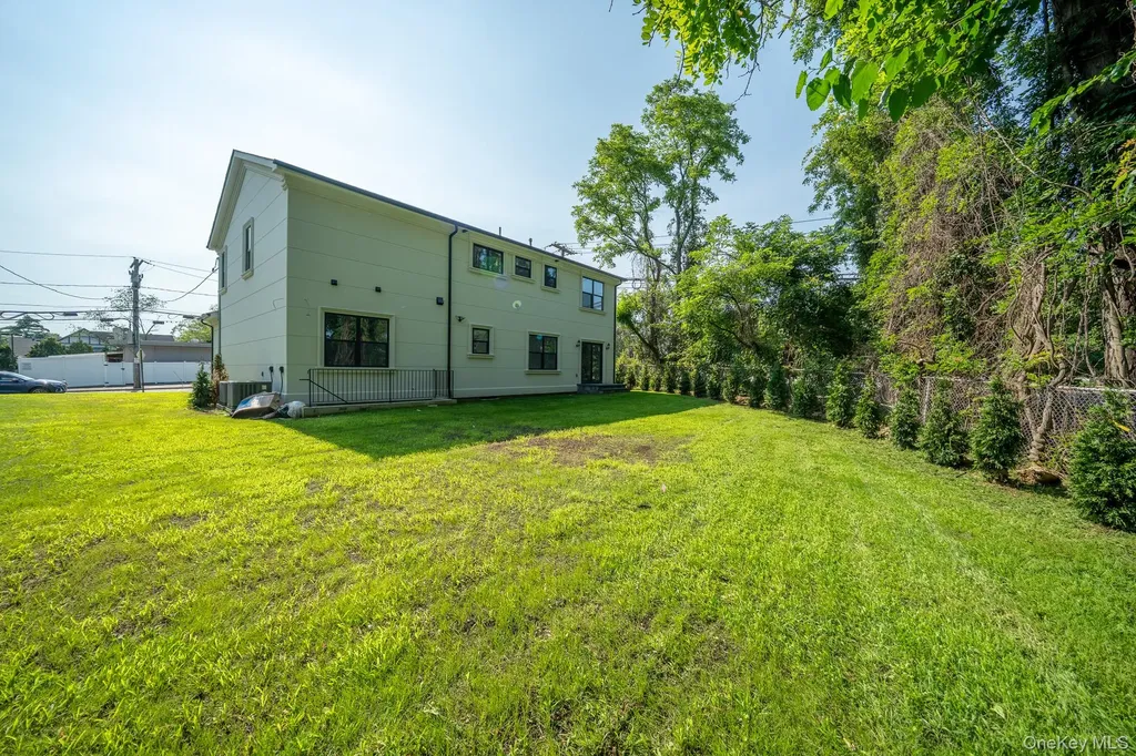770 Cedar Street Syosset NY 11791