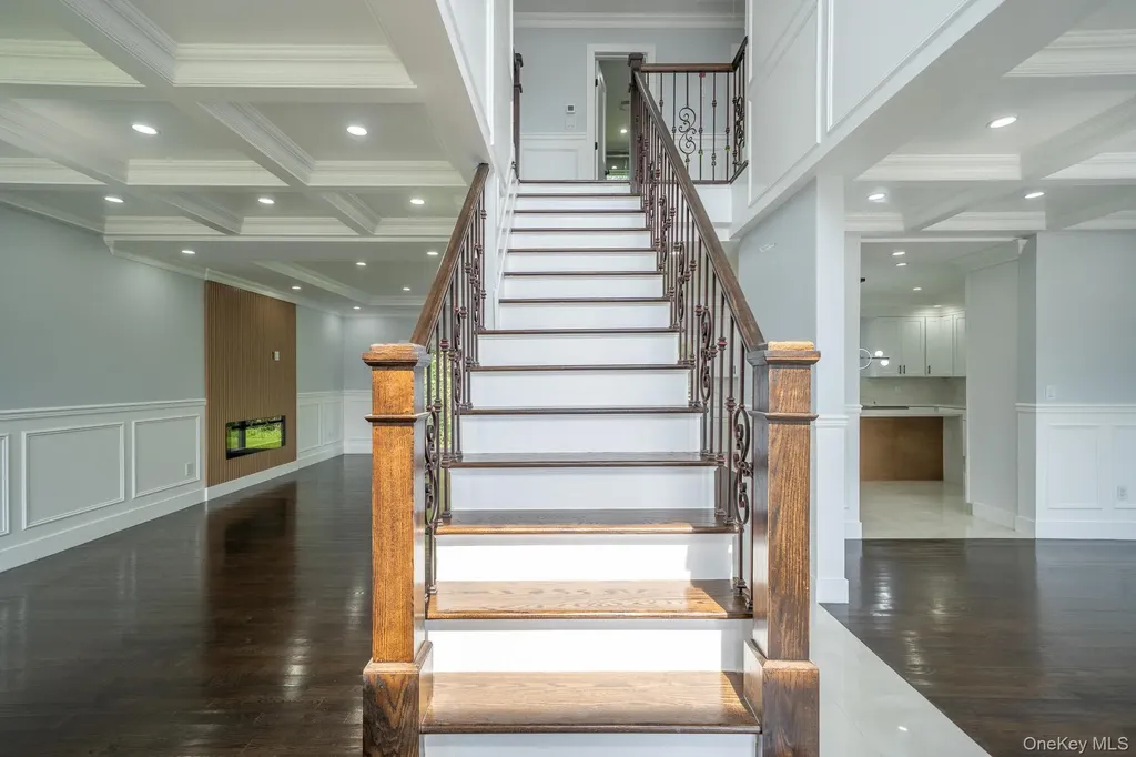 770 Cedar Street Syosset NY 11791