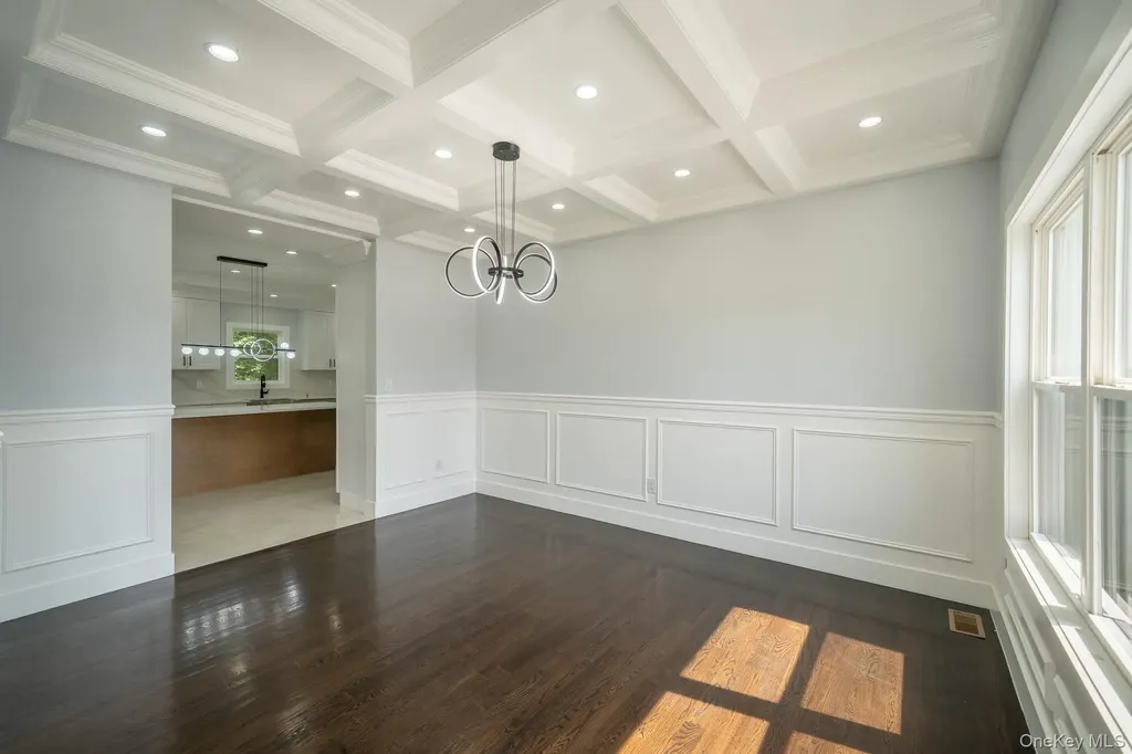 770 Cedar Street Syosset NY 11791