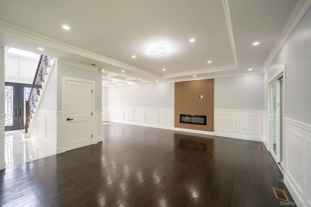 770 Cedar Street Syosset NY 11791