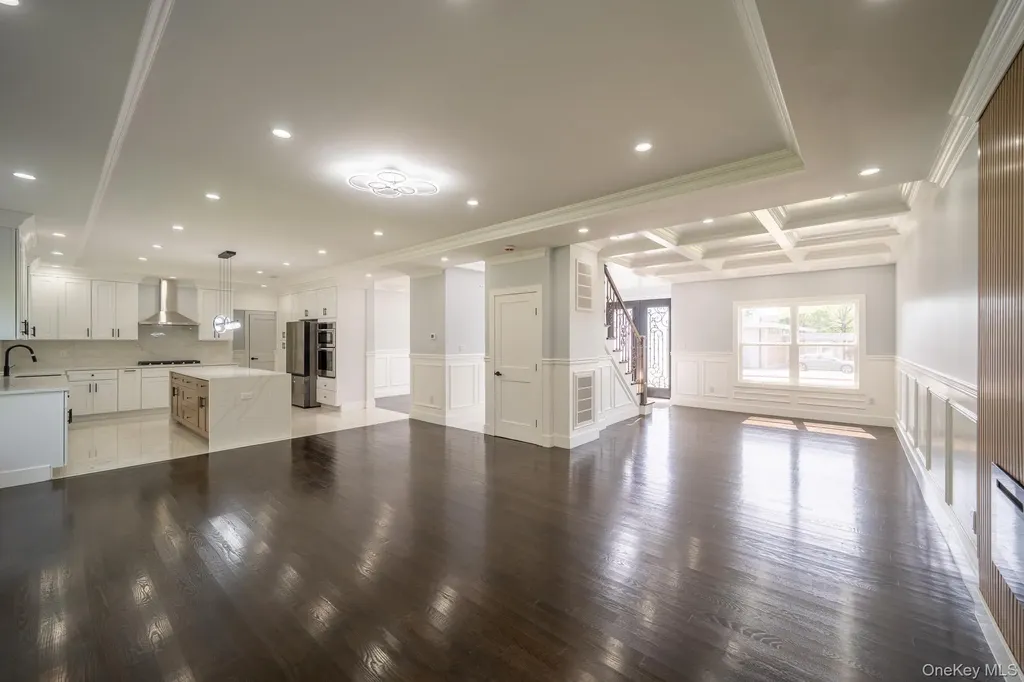 770 Cedar Street Syosset NY 11791