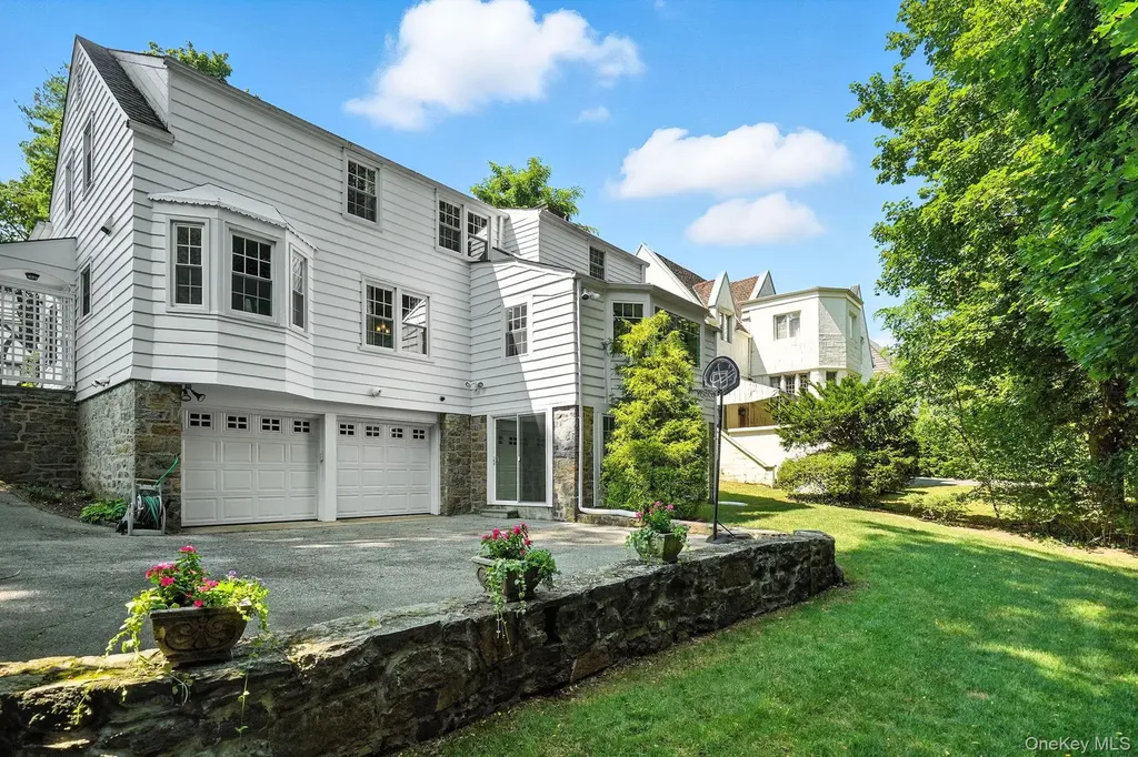 14 Ridgecrest East Scarsdale NY 10583