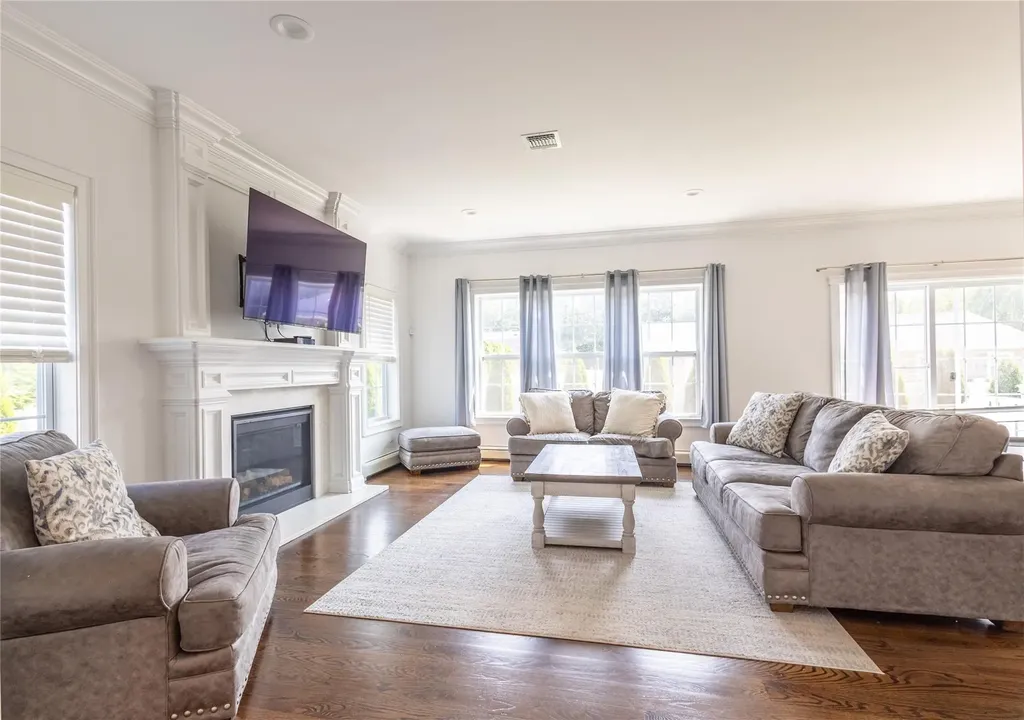 9 Arlington Avenue Saint James NY 11780