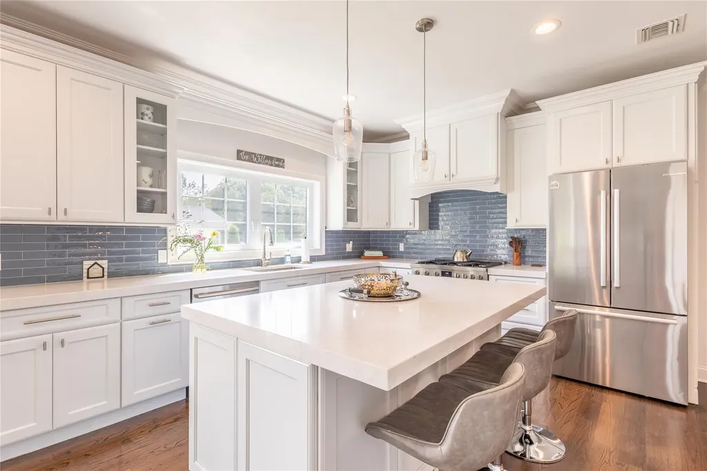 9 Arlington Avenue Saint James NY 11780