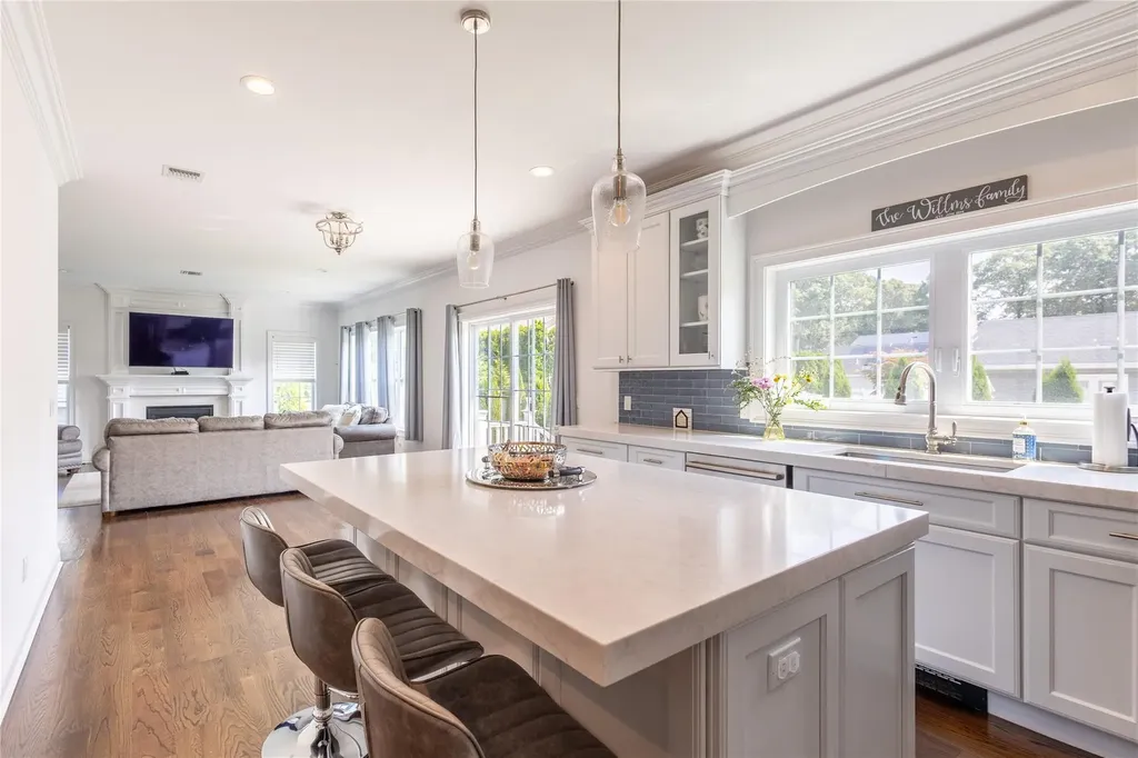 9 Arlington Avenue Saint James NY 11780