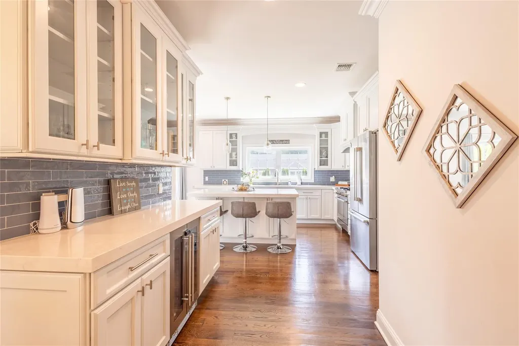 9 Arlington Avenue Saint James NY 11780