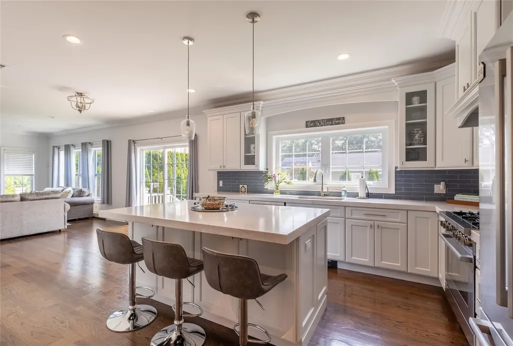 9 Arlington Avenue Saint James NY 11780