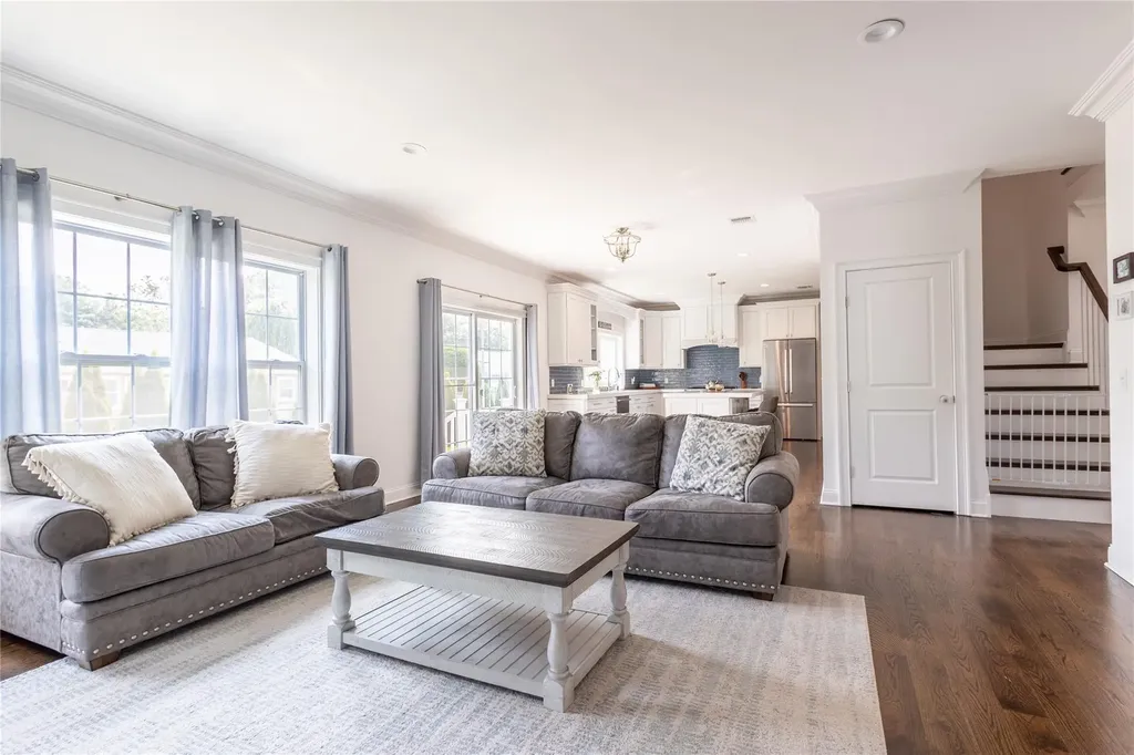 9 Arlington Avenue Saint James NY 11780