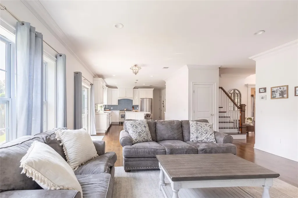 9 Arlington Avenue Saint James NY 11780