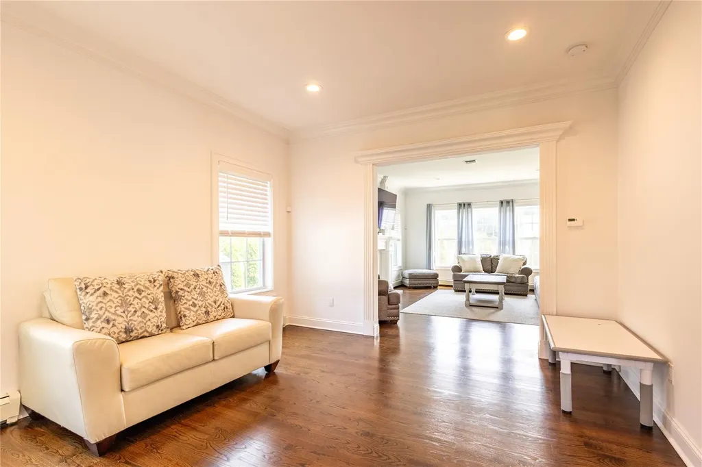 9 Arlington Avenue Saint James NY 11780