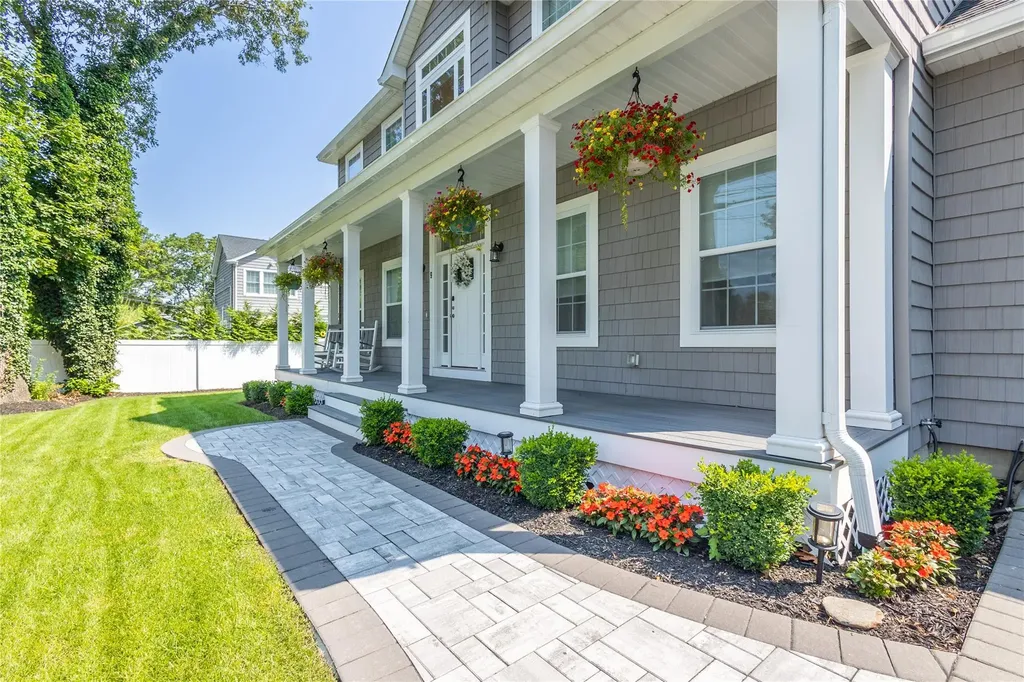 9 Arlington Avenue Saint James NY 11780