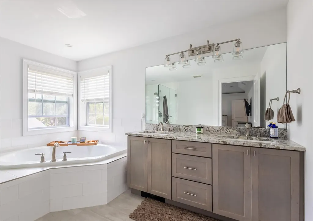 9 Arlington Avenue Saint James NY 11780