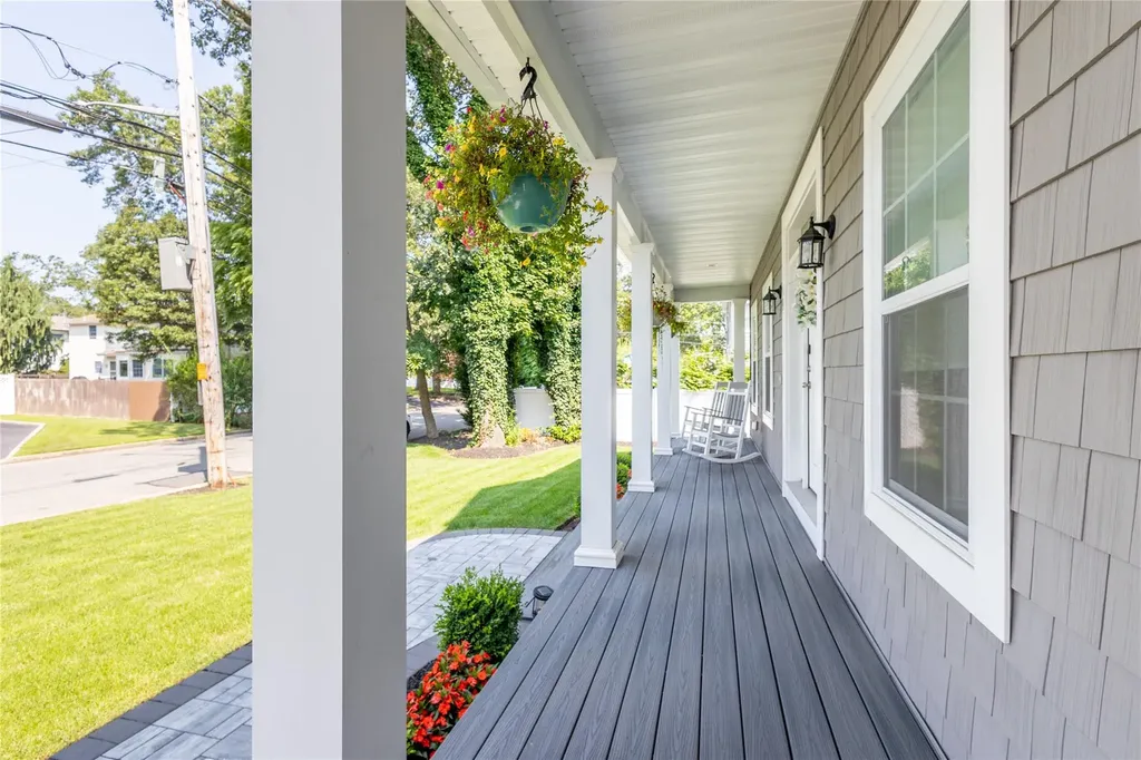 9 Arlington Avenue Saint James NY 11780