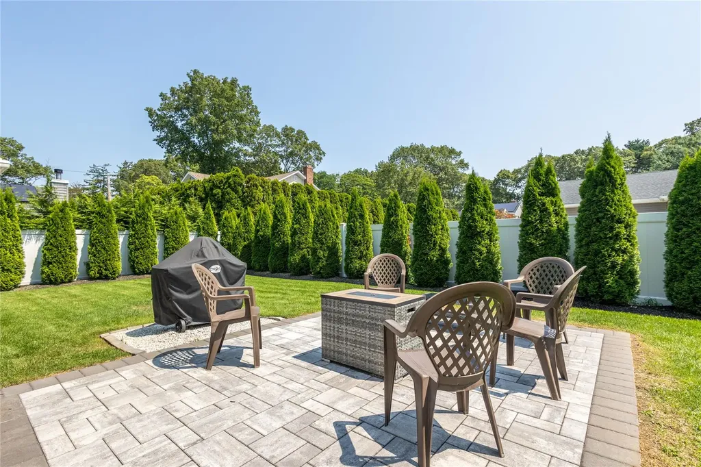 9 Arlington Avenue Saint James NY 11780