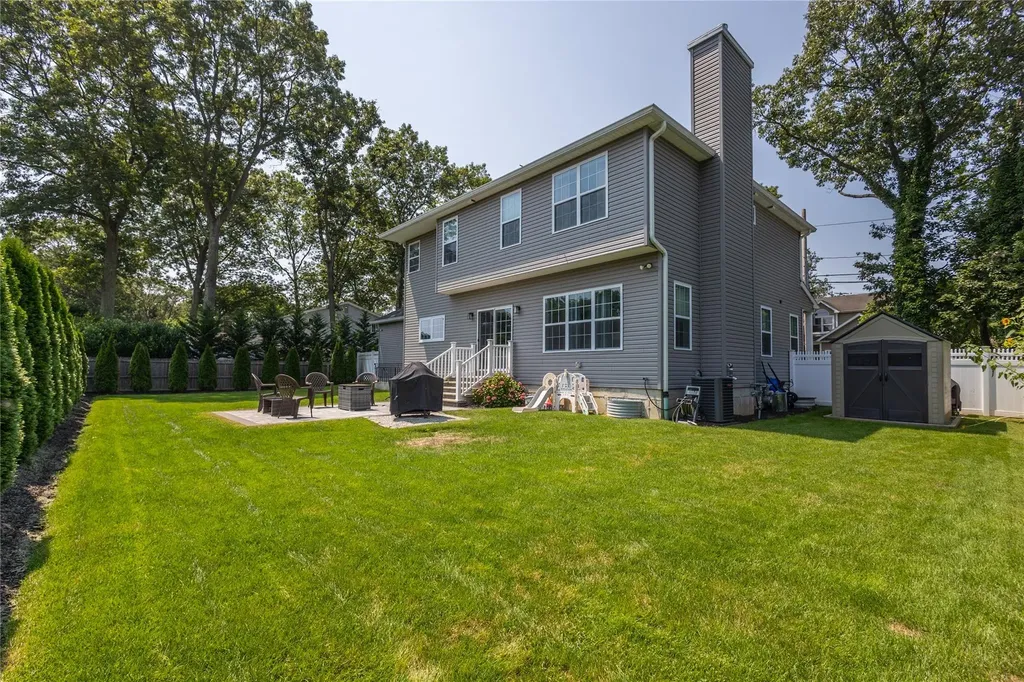 9 Arlington Avenue Saint James NY 11780