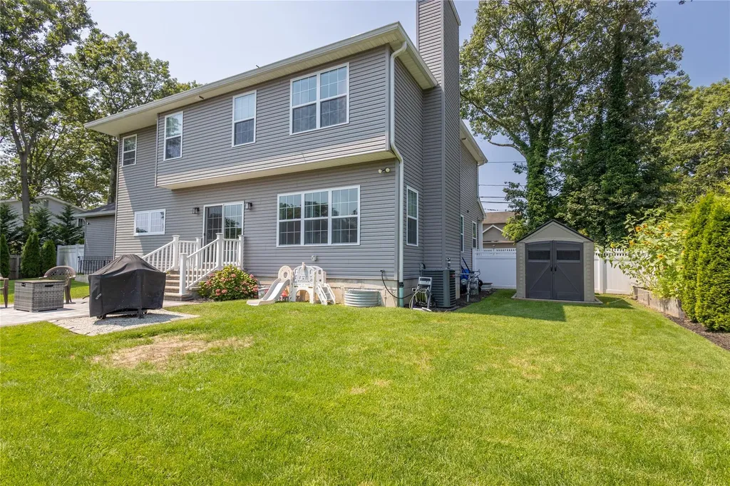 9 Arlington Avenue Saint James NY 11780