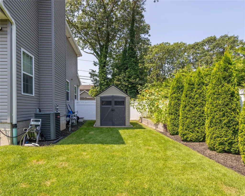 9 Arlington Avenue Saint James NY 11780