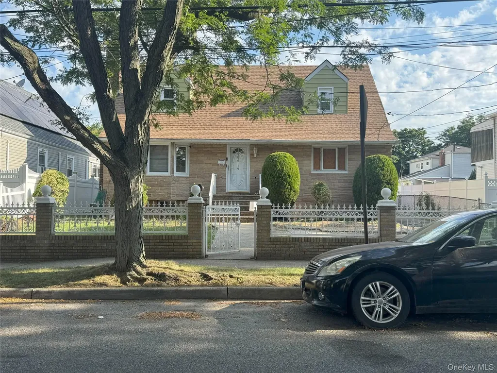 25519 148th Avenue Rosedale NY 11422