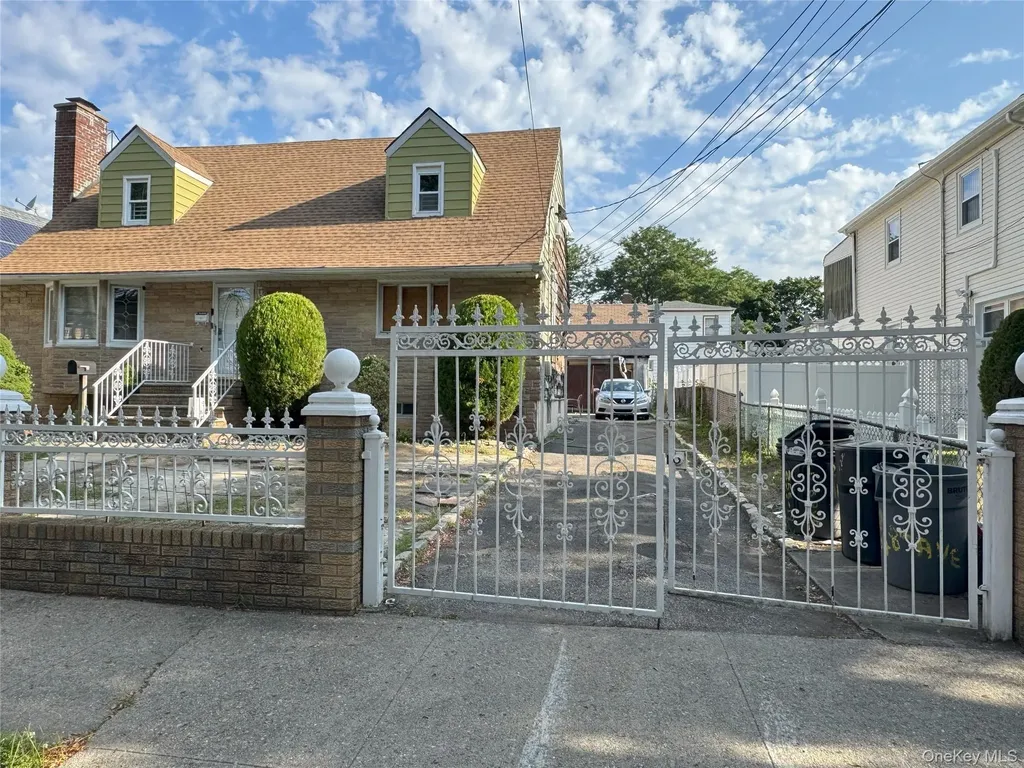 25519 148th Avenue Rosedale NY 11422