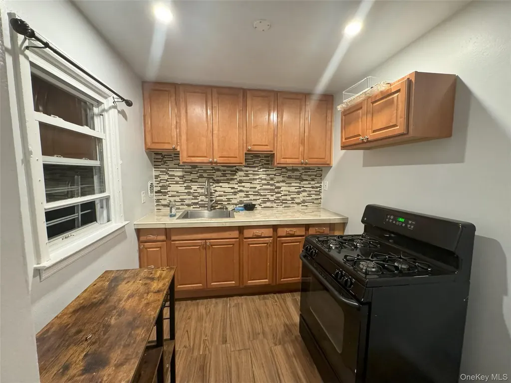 25519 148th Avenue Rosedale NY 11422