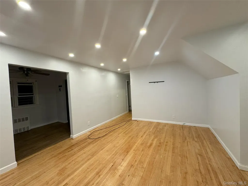 25519 148th Avenue Rosedale NY 11422