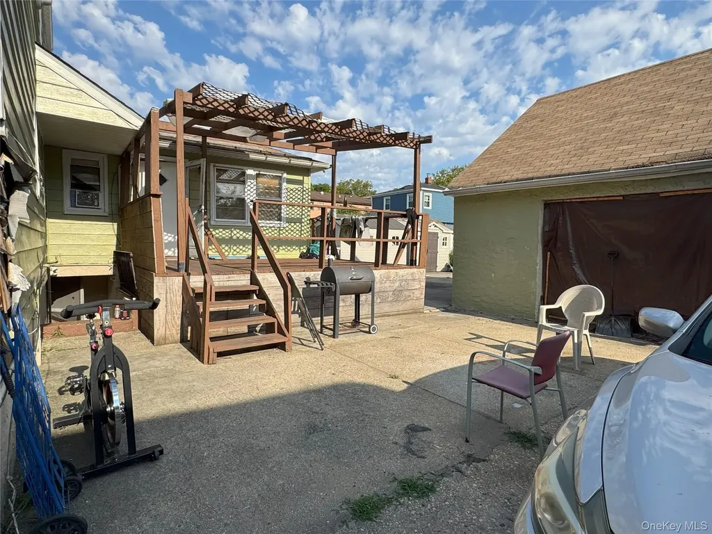 25519 148th Avenue Rosedale NY 11422