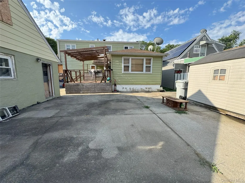 25519 148th Avenue Rosedale NY 11422