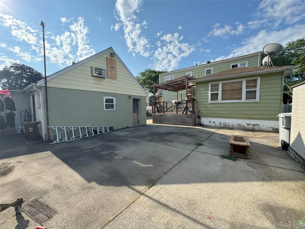 25519 148th Avenue Rosedale NY 11422
