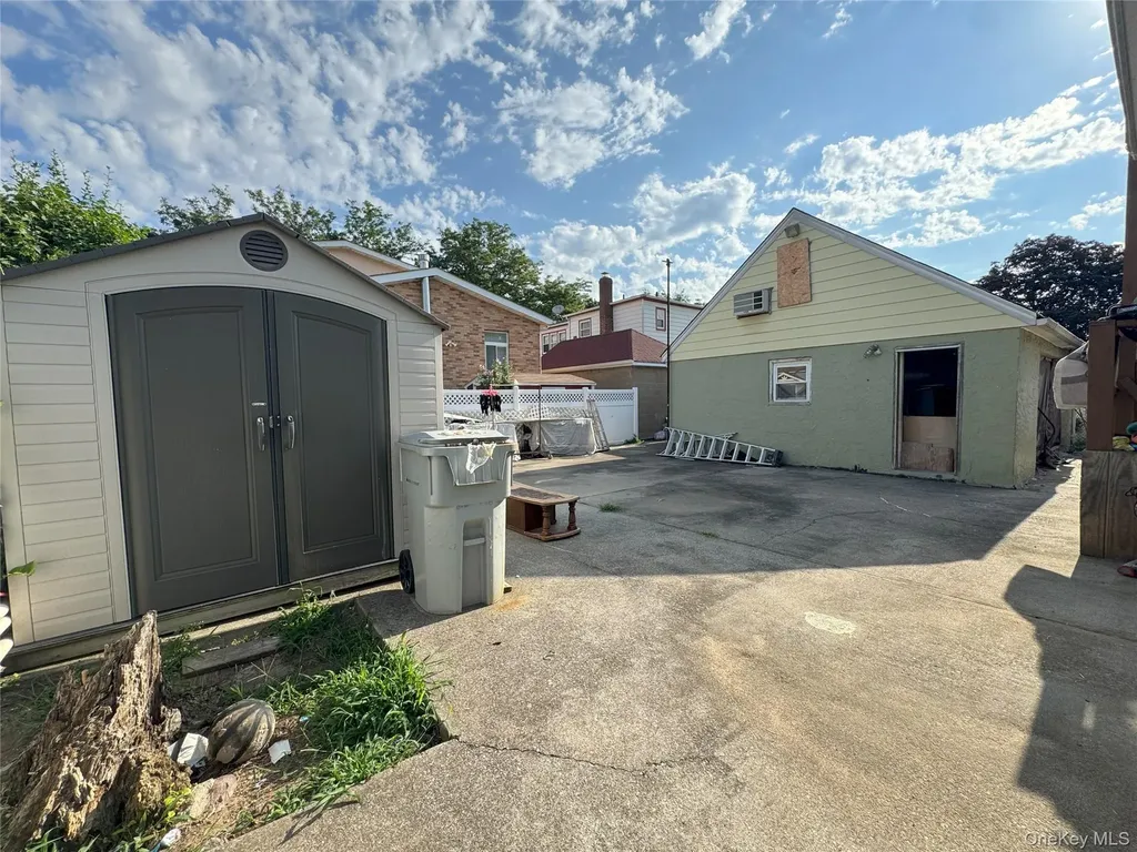 25519 148th Avenue Rosedale NY 11422