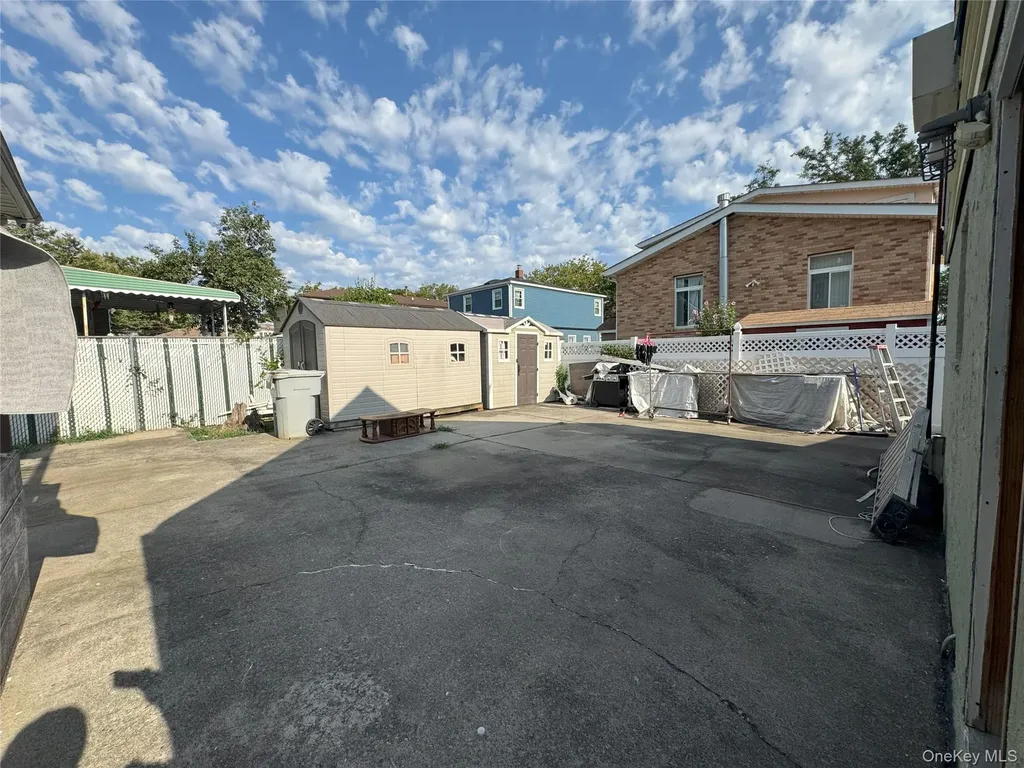 25519 148th Avenue Rosedale NY 11422