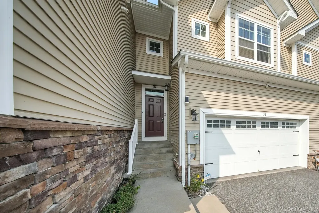 38 Highrose Ridge Way Middletown NY 10940