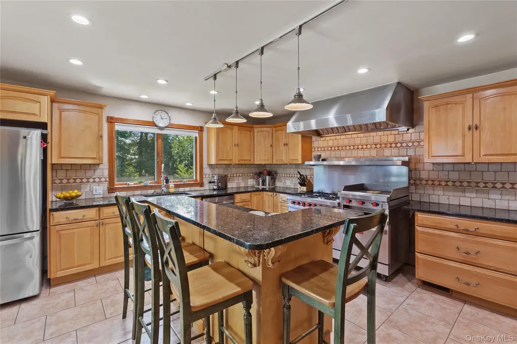 10 Chestnut Drive Mahopac NY 10541