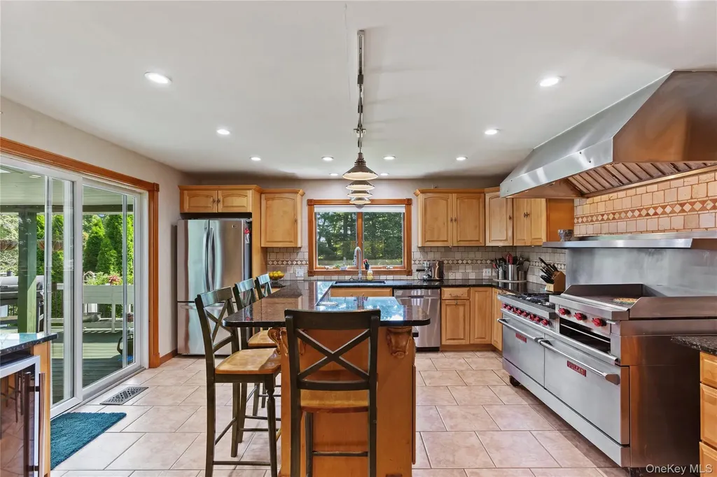 10 Chestnut Drive Mahopac NY 10541