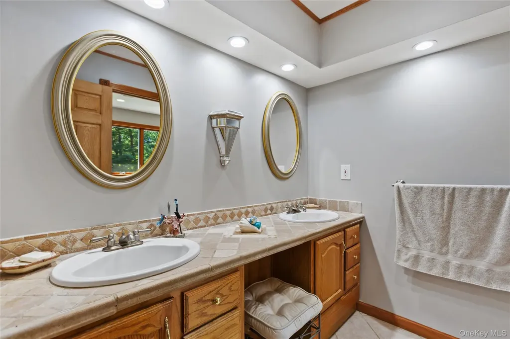 10 Chestnut Drive Mahopac NY 10541