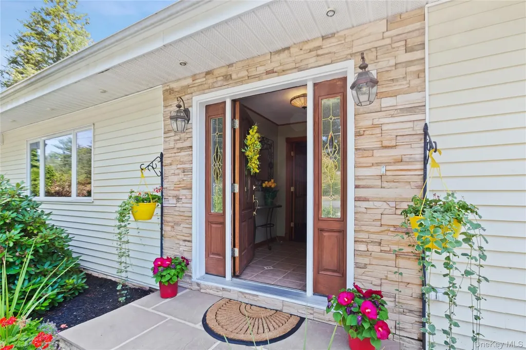 10 Chestnut Drive Mahopac NY 10541