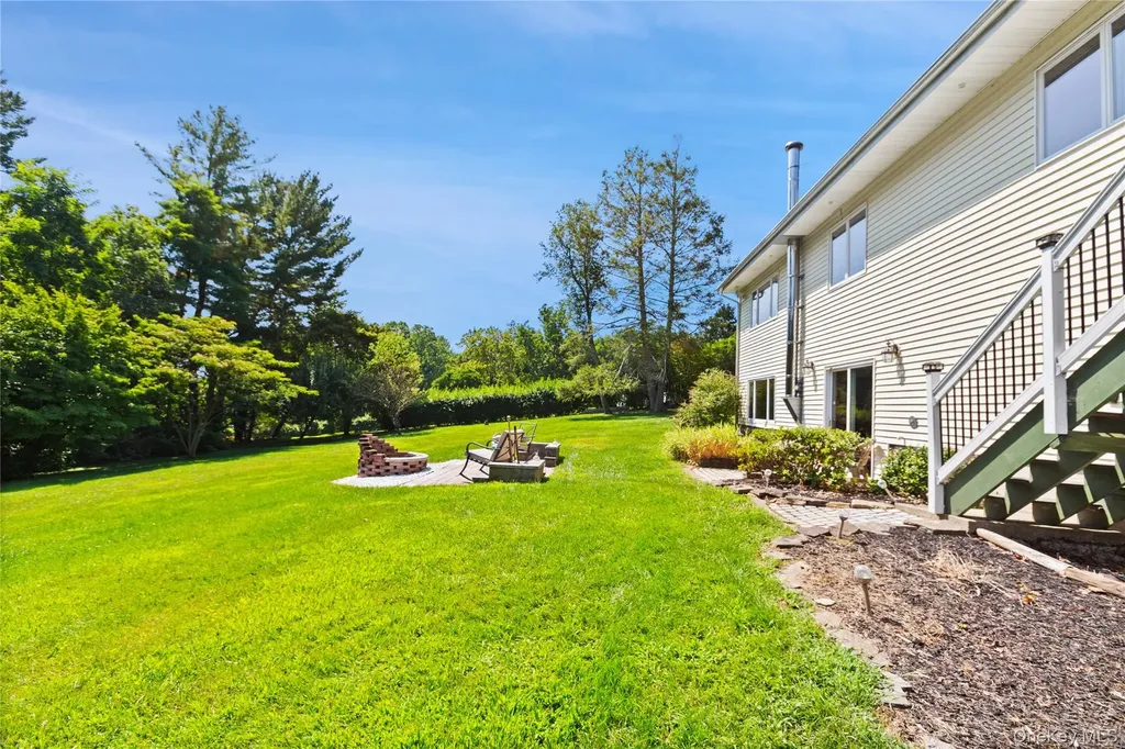10 Chestnut Drive Mahopac NY 10541