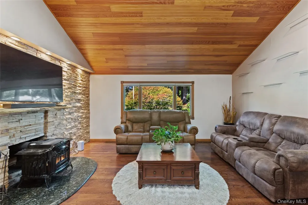 10 Chestnut Drive Mahopac NY 10541