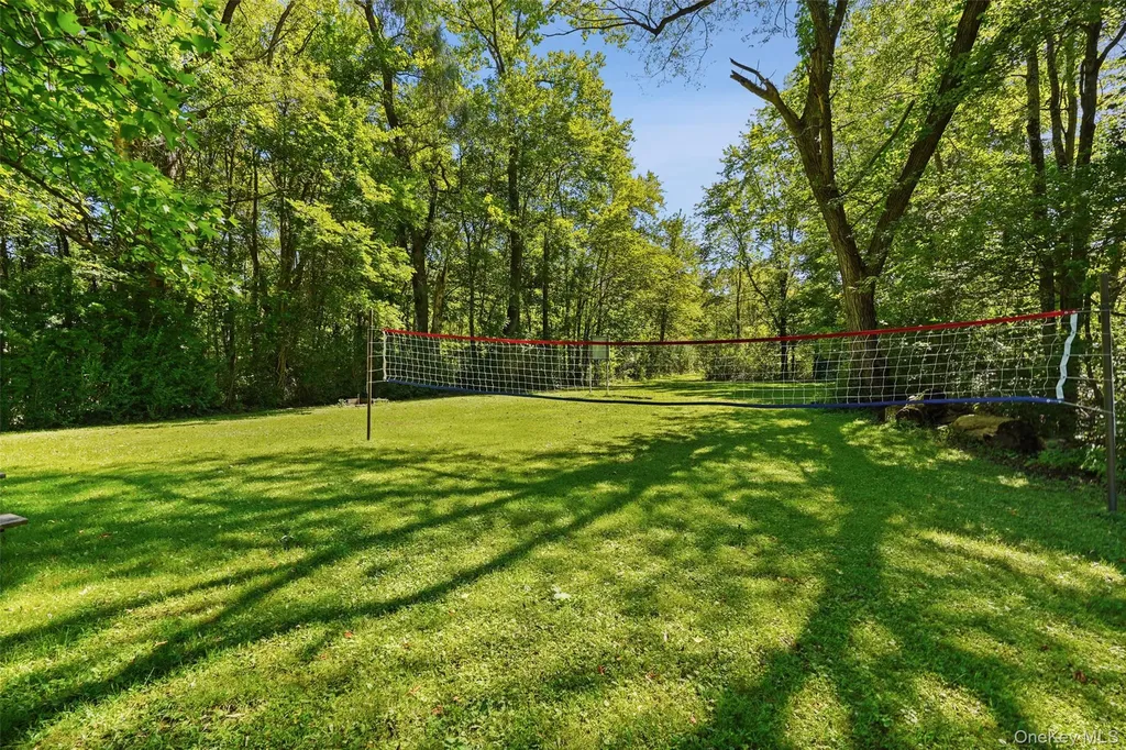 10 Chestnut Drive Mahopac NY 10541