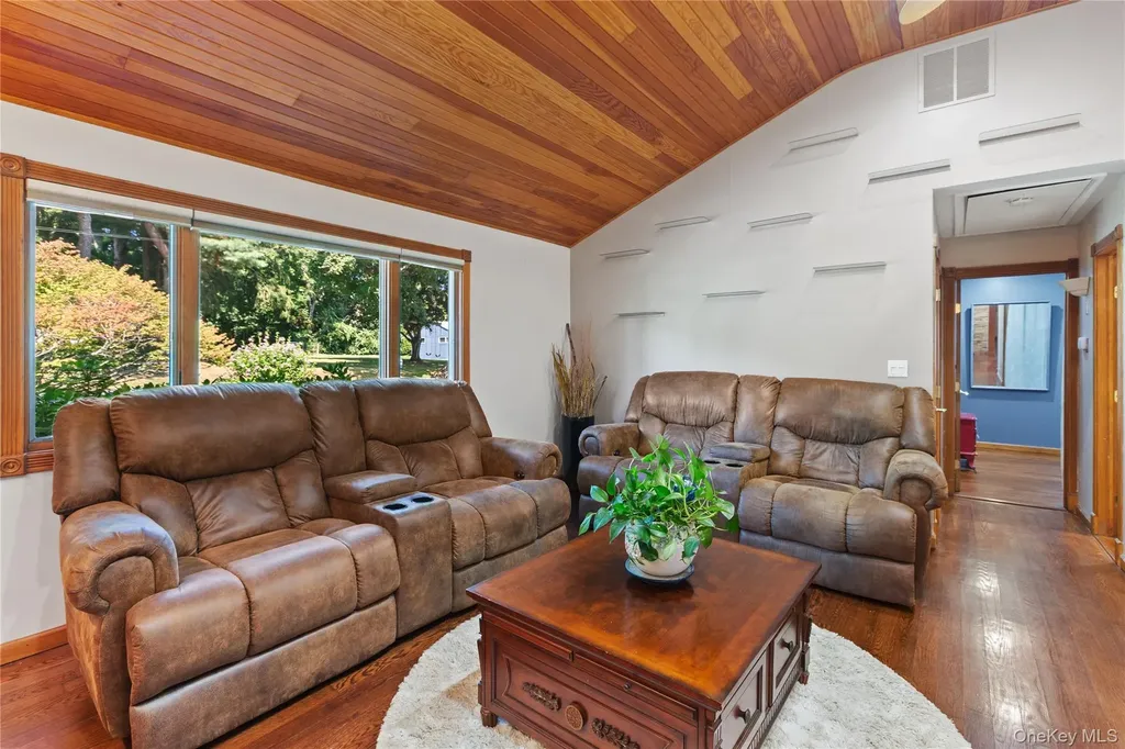 10 Chestnut Drive Mahopac NY 10541