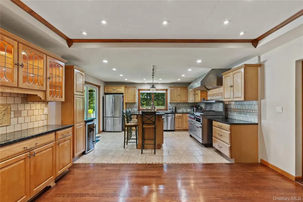 10 Chestnut Drive Mahopac NY 10541