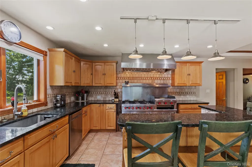 10 Chestnut Drive Mahopac NY 10541