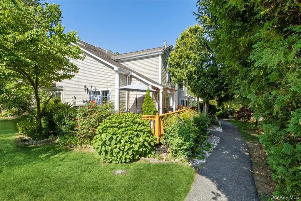 55 Pembrooke Court Putnam Valley NY 10579