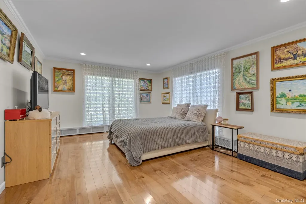 10 Macy Drive Hewlett Bay Park NY 11557