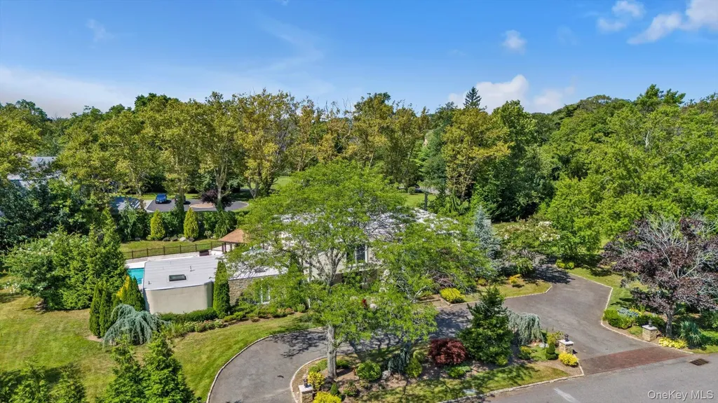 10 Macy Drive Hewlett Bay Park NY 11557