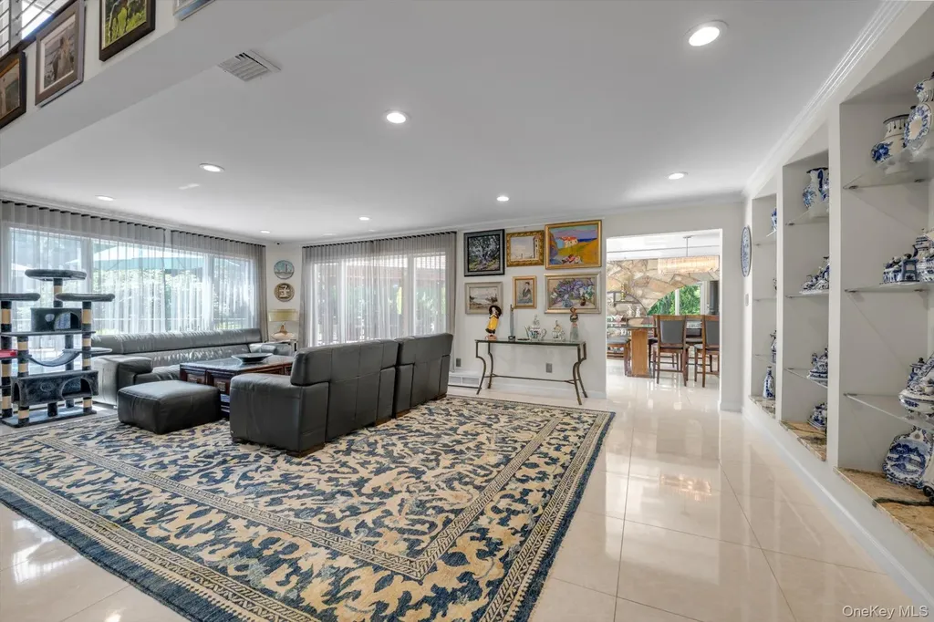10 Macy Drive Hewlett Bay Park NY 11557