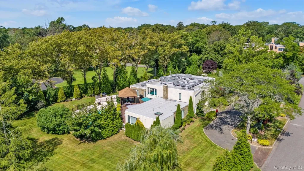 10 Macy Drive Hewlett Bay Park NY 11557