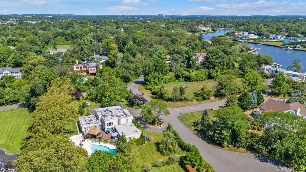 10 Macy Drive Hewlett Bay Park NY 11557