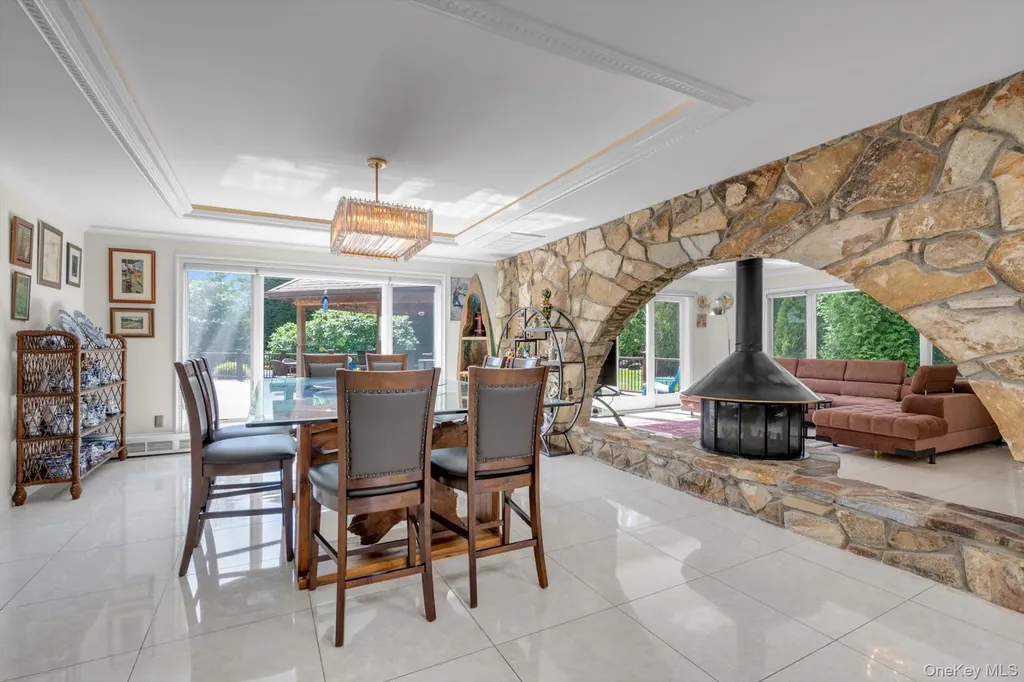 10 Macy Drive Hewlett Bay Park NY 11557