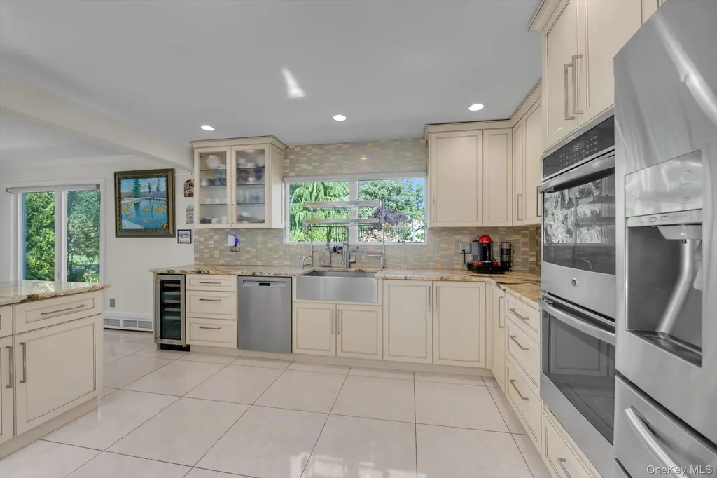 10 Macy Drive Hewlett Bay Park NY 11557