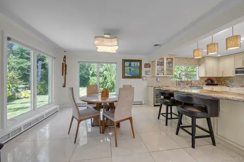 10 Macy Drive Hewlett Bay Park NY 11557